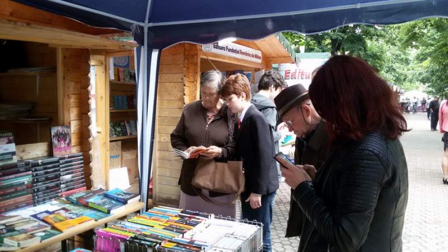 Un milion de cărţi la Festivalul Axis Libri