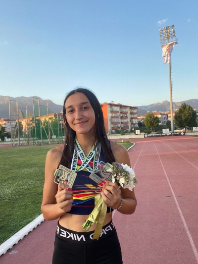 Rebeca Daria Ciocan: „Cred că voi avea un sezon mult mai bun din punct de vedere al performanţelor sportive şi sper ca alături de colegele din echipa României să fim pe podiumul de la Campionatul European”