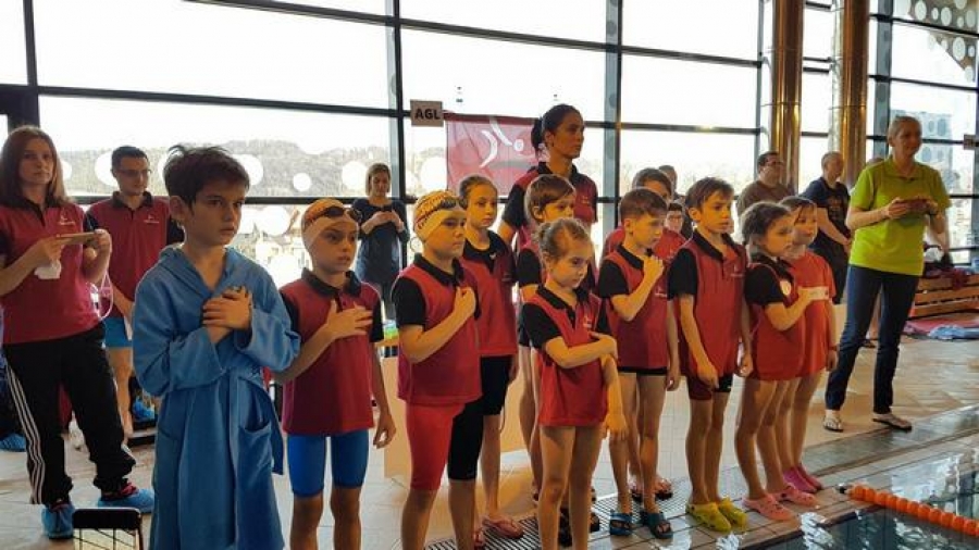 Copiii de la Aqua Sport Sport Galaţi au muncit şi au fost răsplătiţi cu medalii