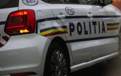 Reţinut după ce a ameninţat cu cuţitul, a urcat la volan fără să aibă permis şi a fugit de poliţişti