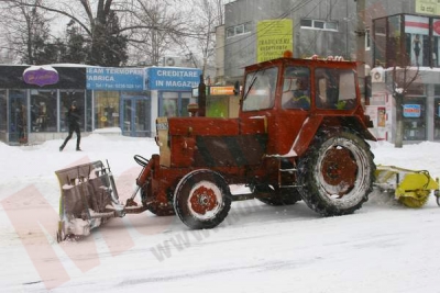 Sute de tone de sare pe străzile oraşului