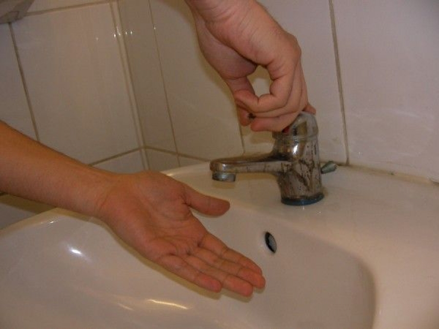 Când vor avea gălăţenii apă caldă şi căldură?...
