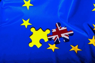 Brexit-ul ar provoca britanicilor pierderea salariului pe o lună până în 2020