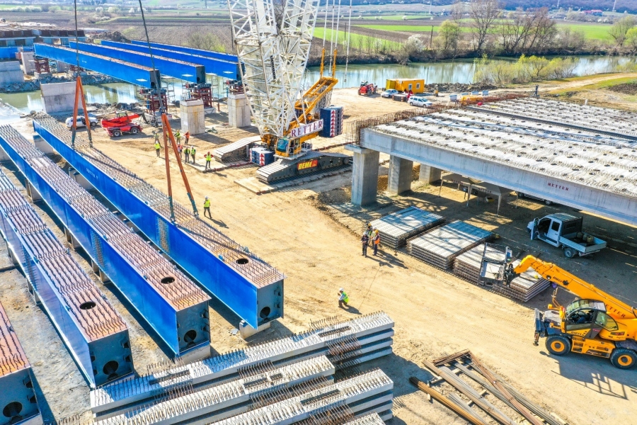 Oţel de Galaţi folosit în construirea podurilor peste Mureş (FOTO)