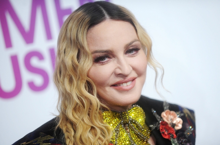 Madonna anunţă un nou album