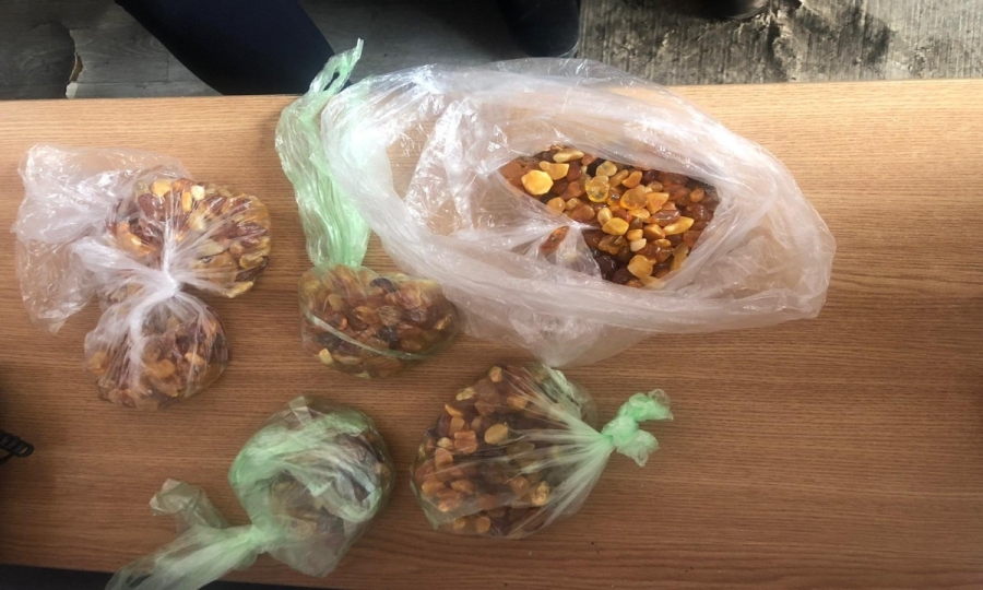 Galaţi: Chihlimbar de contrabandă, descoperit la frontieră (FOTO)