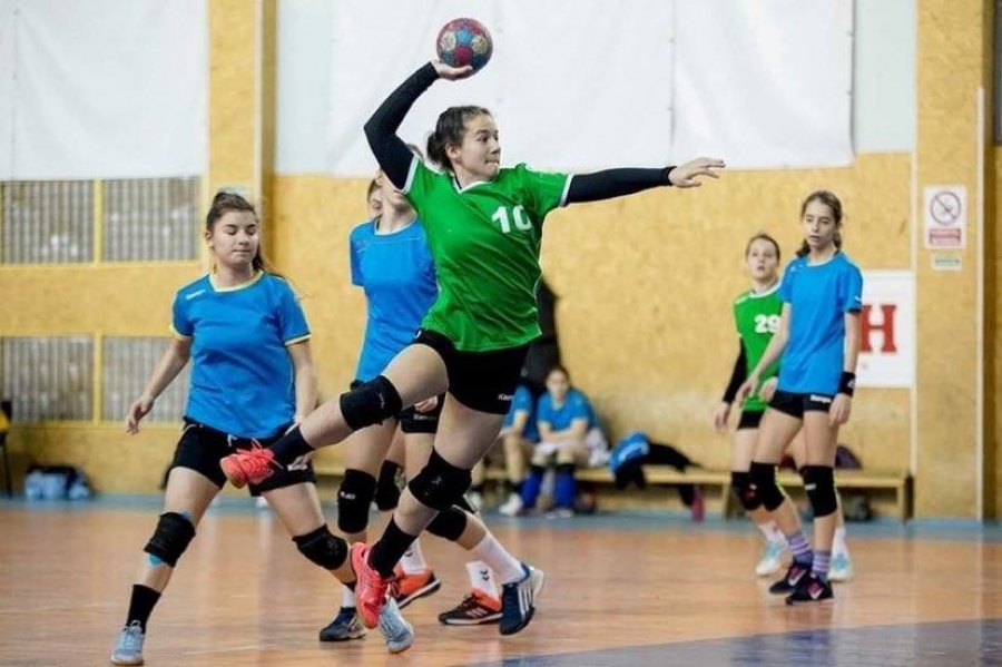 Elena Ciuntu: „Handbalul pentru mine e un mod de afirmare. Îmi doresc să joc la echipe cât mai bune, să câştig toate trofeele posibile, inclusiv medalia Olimpică” (FOTO)