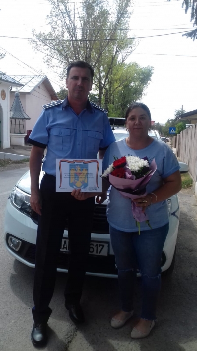 Gălăţeancă premiată de poliţie pentru implicare şi spirit civic