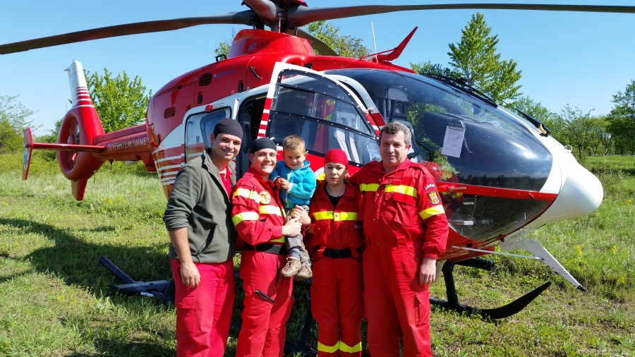 Copil de 3 ani pierdut în pădure, găsit cu elicopterul SMURD Galaţi