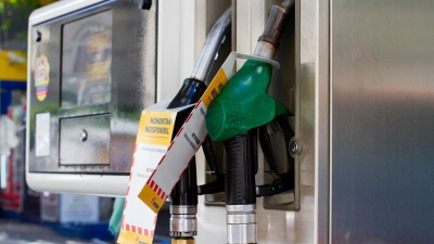 Guvern: Compensarea la pompă cu 50 de bani a prețurilor la carburanți va continua pe întreaga perioadă anunțată