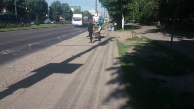 Staţiile de autobuz tot neamenajate sunt