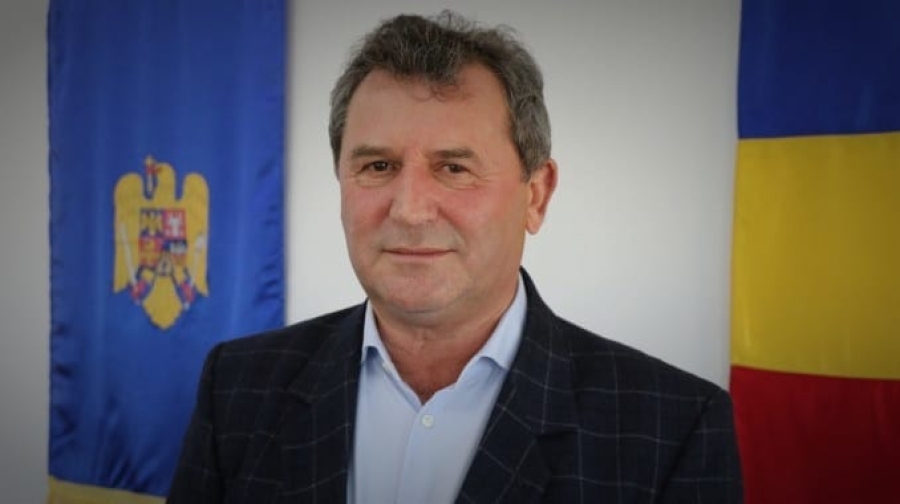 Primarul comunei Albești din județul Constanța a murit după ce a intrat cu maşina într-un copac