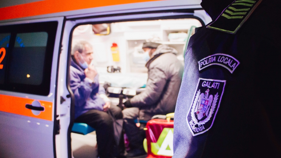 În 3 luni, poliţiştii locali au internat 56 de persoane fără adăpost în centre sau spitale