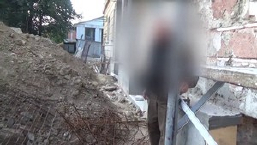 Furt de materiale de pe şantierul căminului A din campus în timp ce paznicul dormea