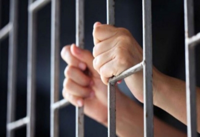 Un traficant de migranţi şi un hoţ, trimişi după gratii