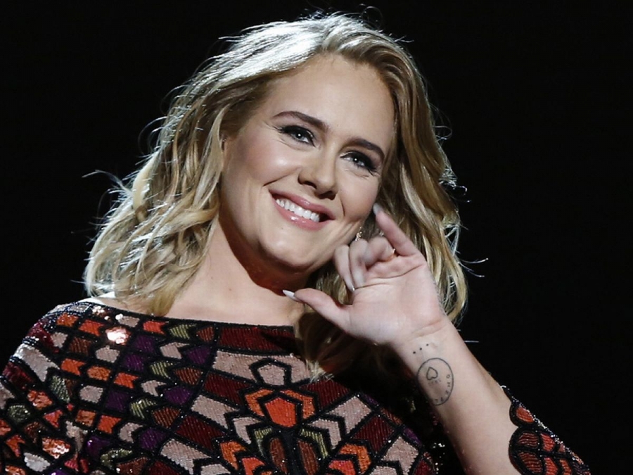 Adele anunţă că va prezenta "Saturday Night Live'', suscitând zvonuri privind lansarea unui nou album