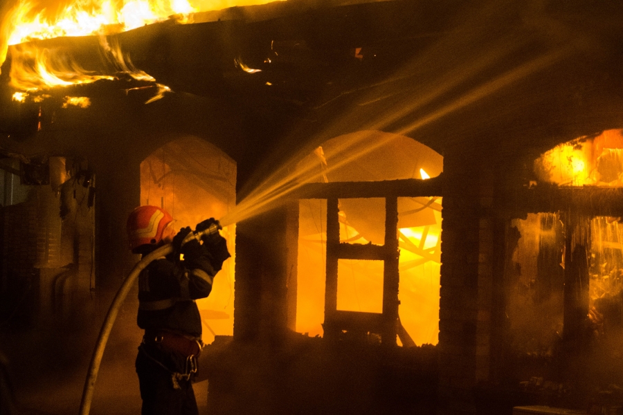 Incendiu de la o centrală termică cu lemne la Tecuci (VIDEO)