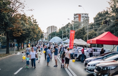 Cele mai noi şi luxoase maşini ale anului, expuse pe faleza Dunării de la Galaţi