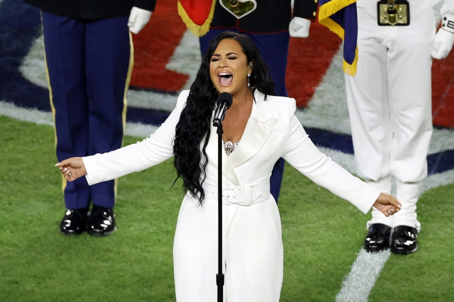 Demi Lovato a fost comparată cu Whitney Houston după interpretarea de la Super Bowl