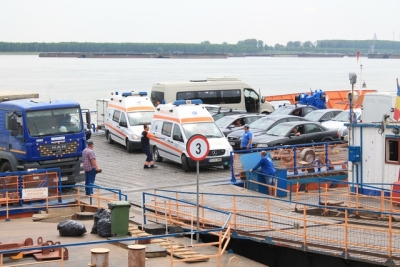 Cinci oameni răniţi după explozia a patru butelii peste Dunăre