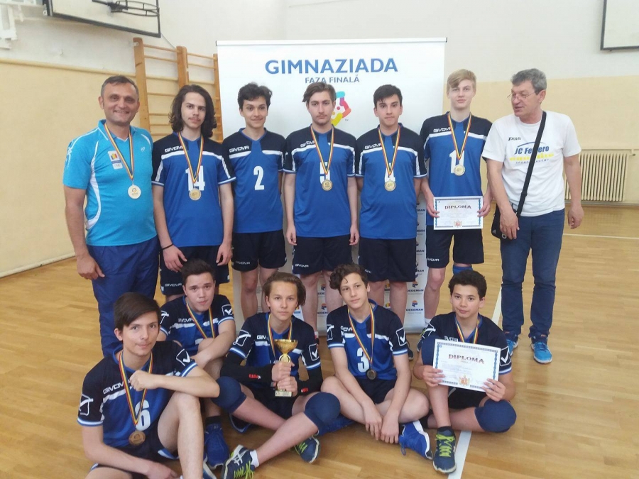 Băieţii de la Şcoala Gimnazială 12 „Miron Costin”, vicecampioni la Olimpiada de volei