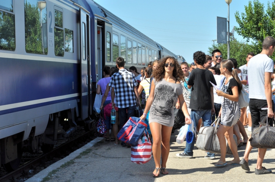 CFR Călători suplimentează cu vagoane trenurile spre litoral