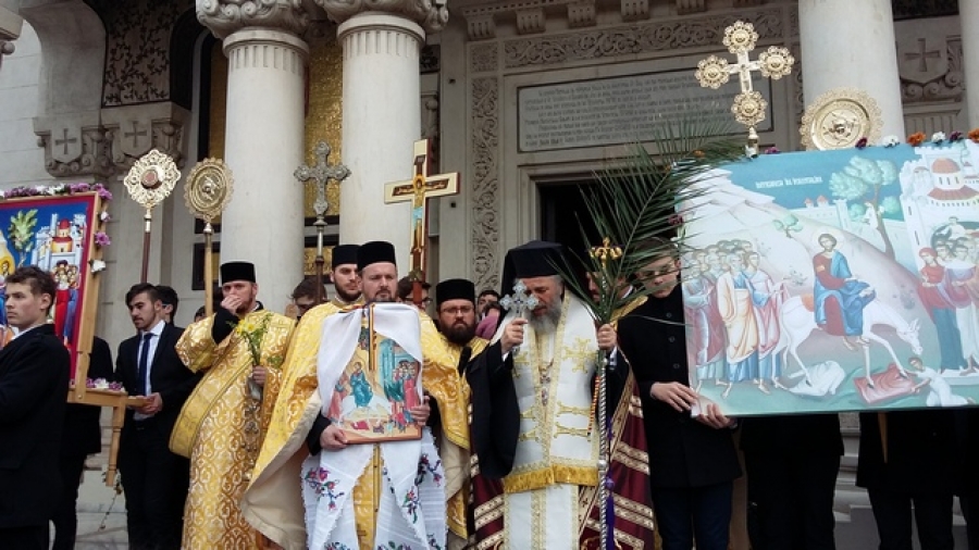 Mii de credincioşi din Galaţi au participat la Pelerinajul de Florii