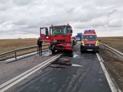 Accident între 2 TIR-uri, cu victimă, pe E87, Brăila - Galaţi