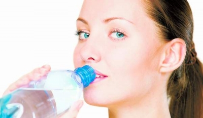 Ce se întâmplă dacă bei apă când vrei să slăbeşti