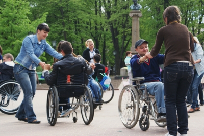 Nivelul scăzut de educaţie şi lipsa accesibilizării, cele mai importante obstacole în integrarea persoanelor cu dizabilităţi