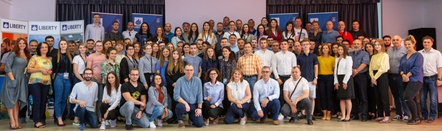 Zeci de studenţi din Galaţi, Iaşi, Bucureşti şi Cluj, angajaţi cu drepturi depline ai Combinatului (FOTO)