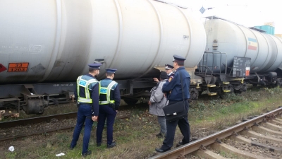 Poliţiştii gălăţeni au controlat 30 de trenuri de călători şi de marfă