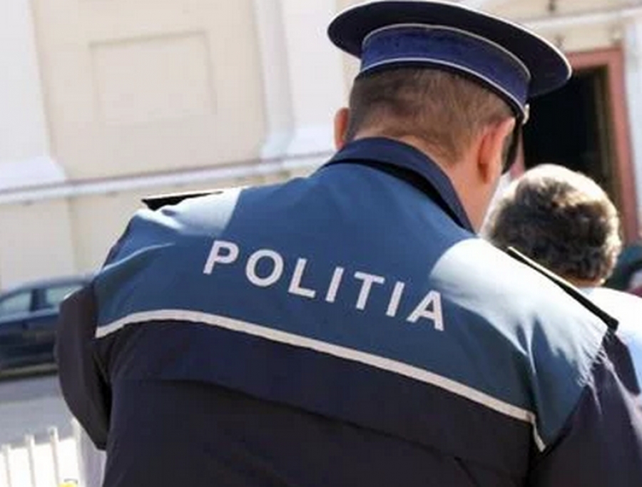 Poliţist agresat în trafic