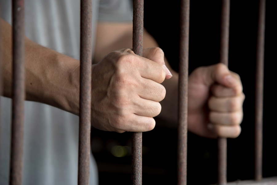 Ani grei de închisoare pentru 4 gălăţeni care vindeau valută falsă
