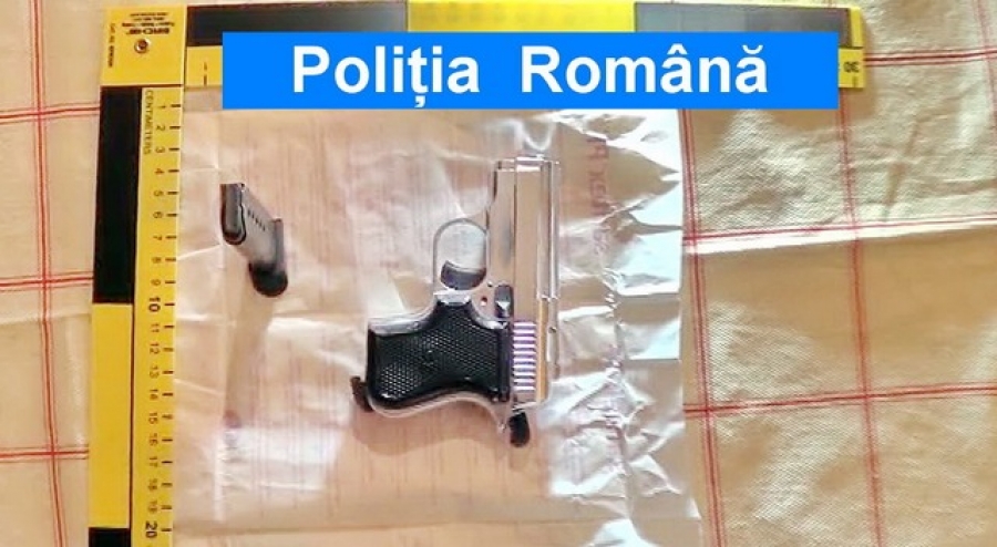 Percheziţii în Galaţi şi Bucureşti: A fost găsit un pistol letal cu glonţ cu serie ştearsă