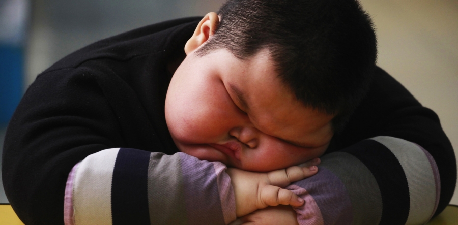 Numărul copiilor obezi la nivel mondial a crescut de zece ori în ultimii 40 de ani