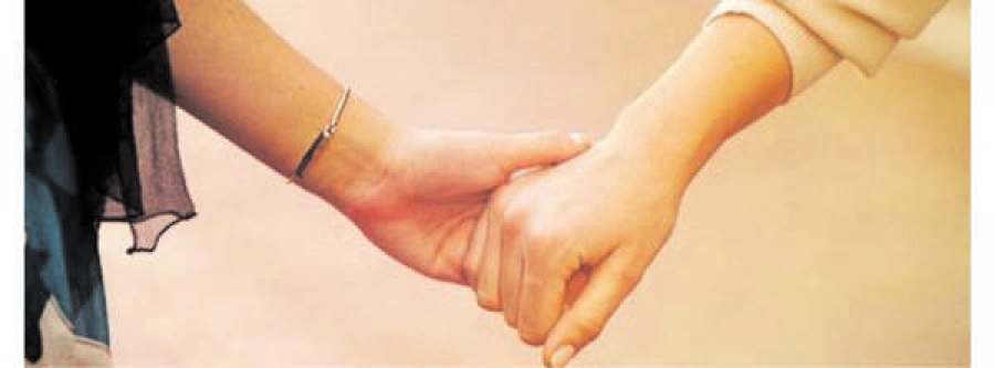 Simplul gest de a ţine de mână pe cineva constituie un puternic element antistres