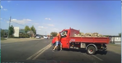 Pumni în trafic