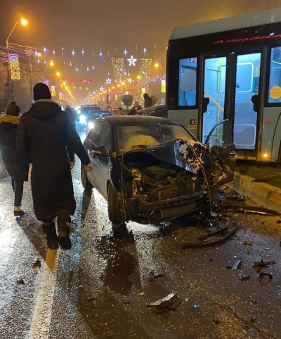 Accident grav în Țiglina. Un autobuz și două mașini implicate (VIDEO)