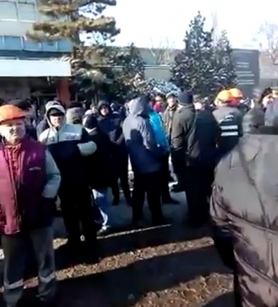 UPDATE: Peste 500 de siderurgişti au protestat la ArcelorMittal Galaţi (VIDEO)