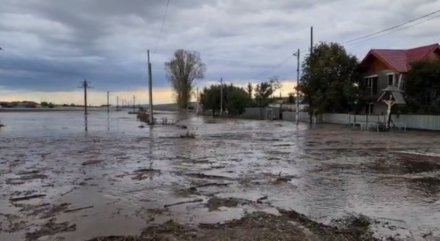 Inundaţii de proporții la Pechea (FOTO)