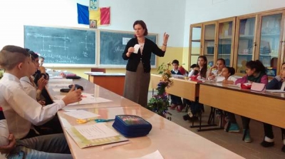 Elevii români copiază, chiulesc şi întârzie mai puţin decât cei din alte peste 30 de ţări
