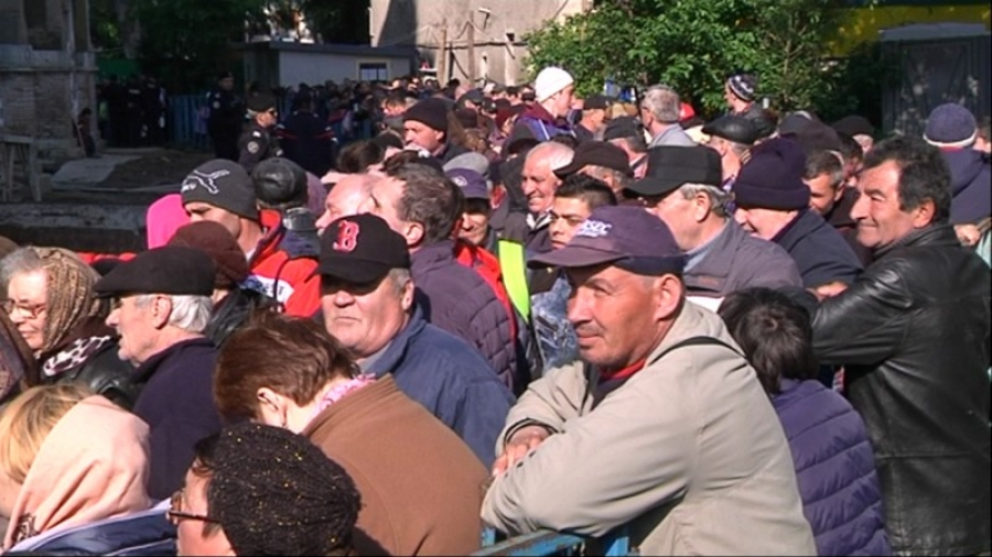 Mii de pelerini au luat agheasmă de la Izvorul Tămăduirii din Brăila