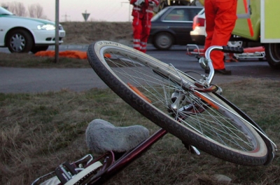 Biciclist lovit mortal de o autoutilitară