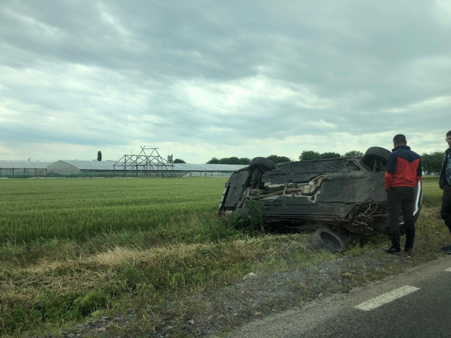 Accident cu trei răniţi în judeţ