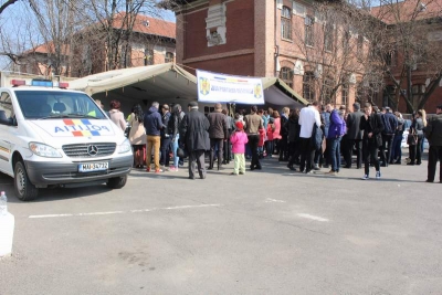 Poliţiştii şi-au arătat „armele” şi au mers în licee să facă „reclamă” profesiei
