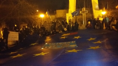 Galațiul rezistă: Protest lângă steagul UE