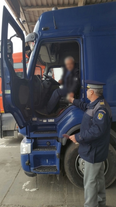 Tată şi fiu din Ucraina cercetaţi pentru săvârşirea unor infracţiuni la regimul circulaţiei