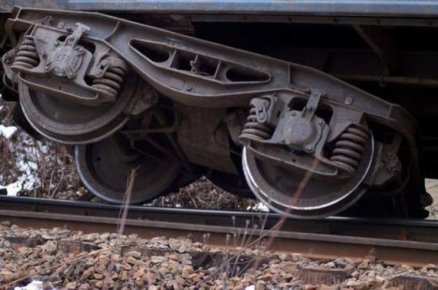 Mecanicul care a deraiat un tren de marfă a scăpat de acuzaţii