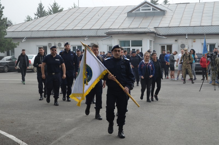 Jandarmii şi militarii gălăţeni au mărşăluit 17 km, simultan, în Galaţi şi Afganistan, pentru o cauză nobilă